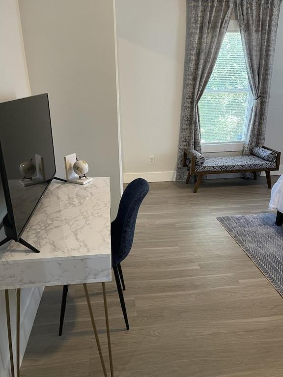 Serenity-2br Away From Home. 6 Min From Atl Airport Villa *
