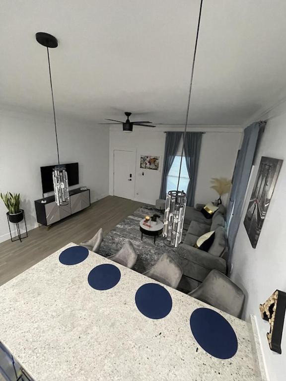 Serenity-2br Away From Home. 6 Min From Atl Airport *